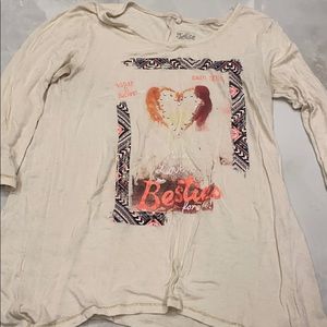 Loose beige long sleeve t-shirt